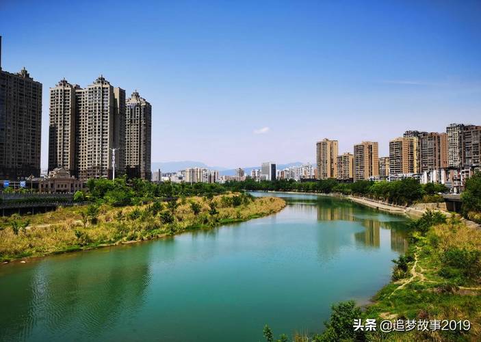 也从2022年开始修建电梯房了,本地房地产开发商,工业农业企业迅速崛起
